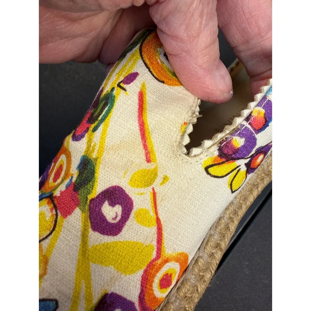 Stuart Weitzman Multicolor Floral Canvas Espadrille Loafers‎ Scalloped Trim Flat